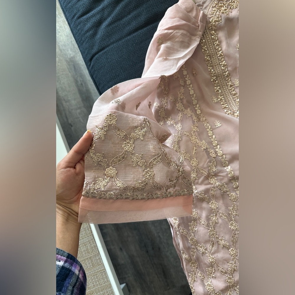 Elegant Pink Embroidered kurta suits, Pakistani/Indian wear - Picture 6 of 12